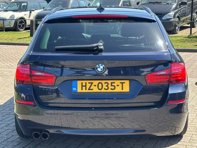 BMW 5 Series view 6