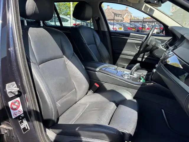 BMW 5 Series view 13