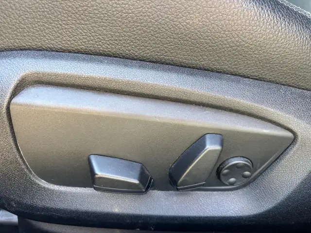 BMW 5 Series view 17