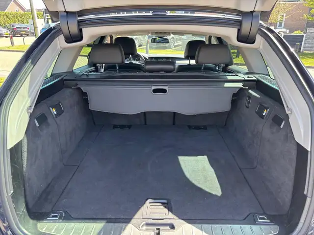 BMW 5 Series view 20