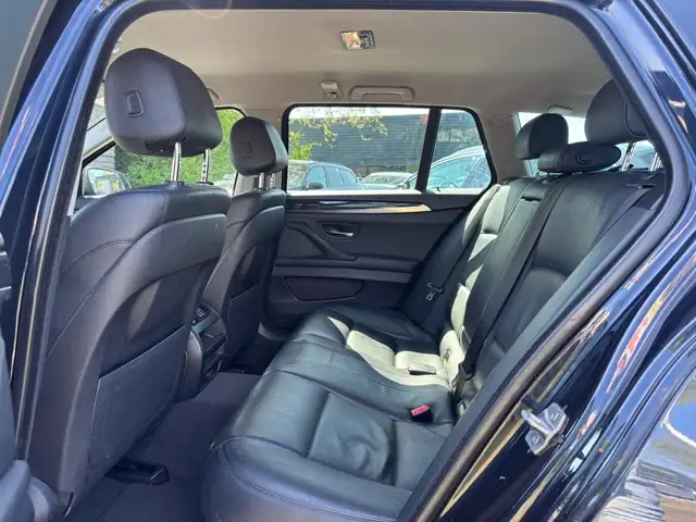 BMW 5 Series view 19