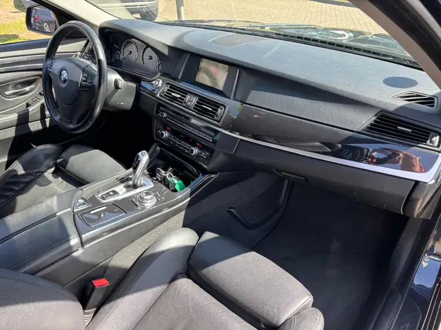 BMW 5 Series view 10