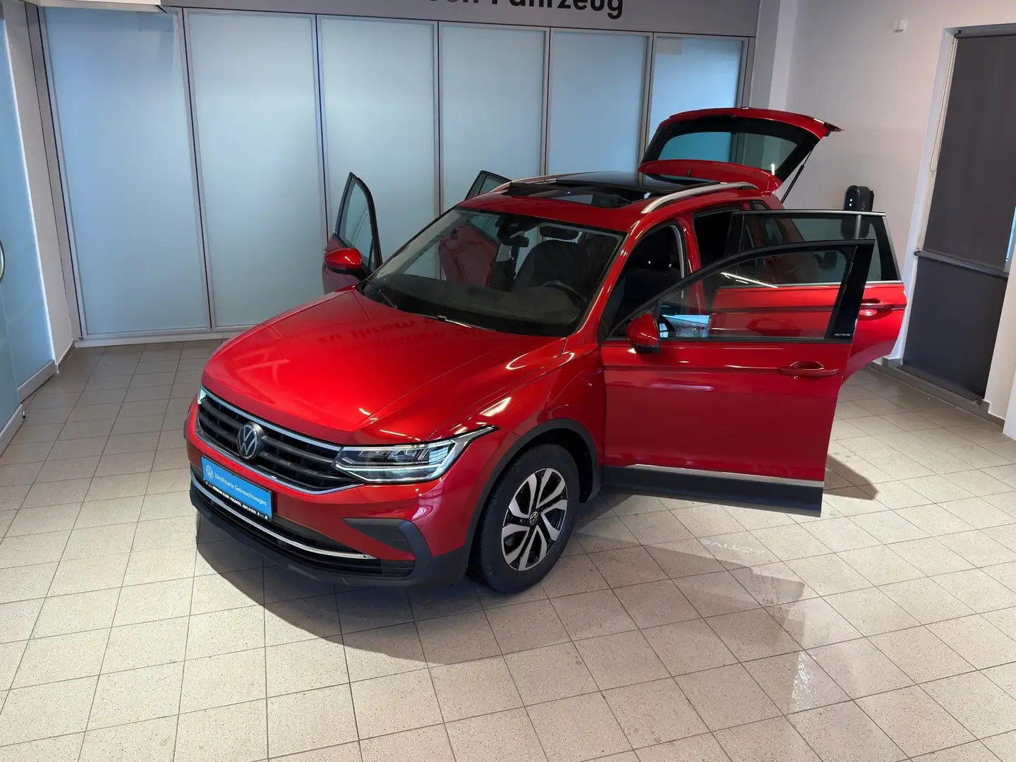 Volkswagen Tiguan 2.0 TDI Active AHK, Pano, ACC Rot - 2