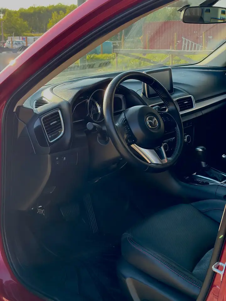 Mazda 3 снимка Mazda 3