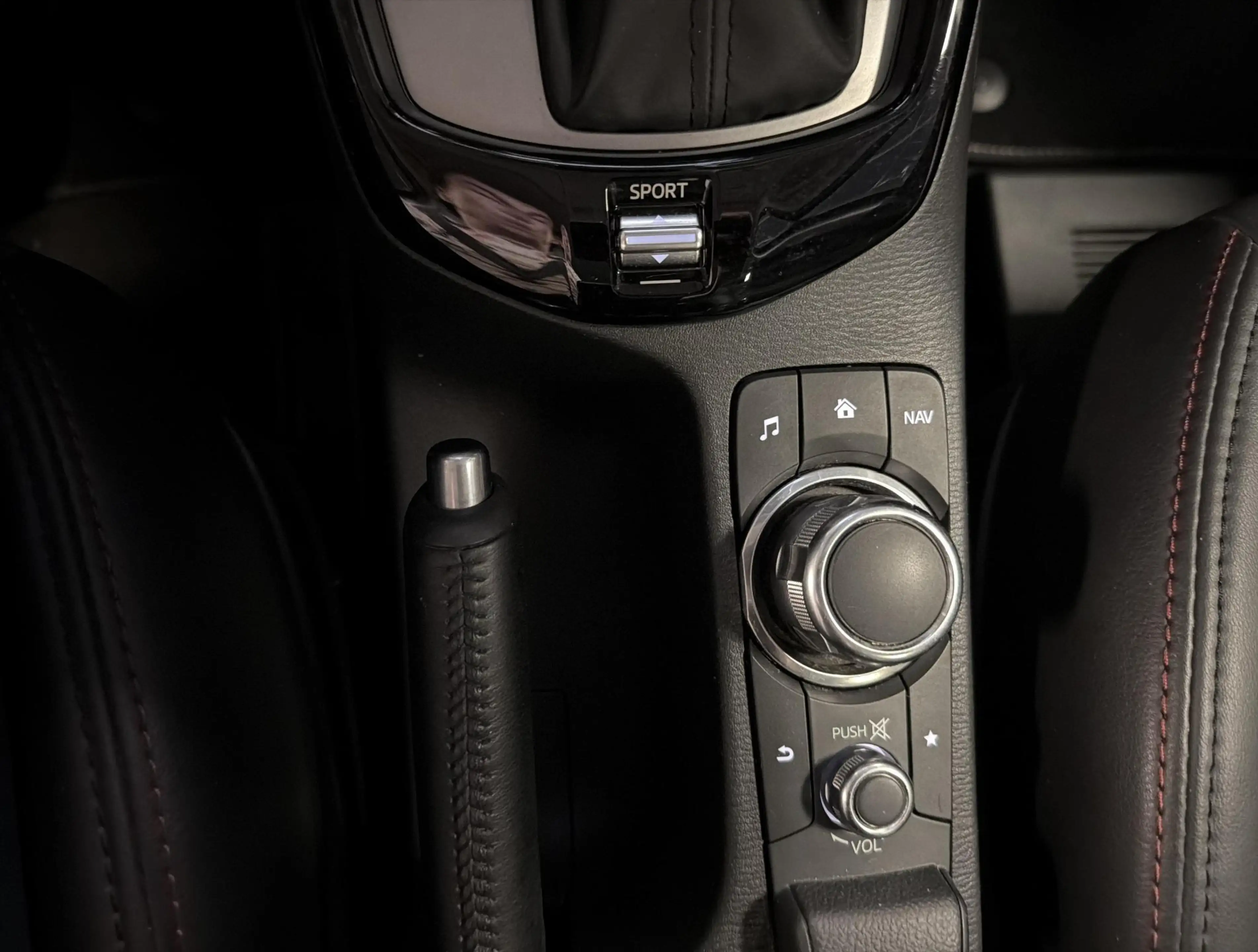 Mazda CX-3 2.0 SkyActiv-G 120 GT-M — photo 15