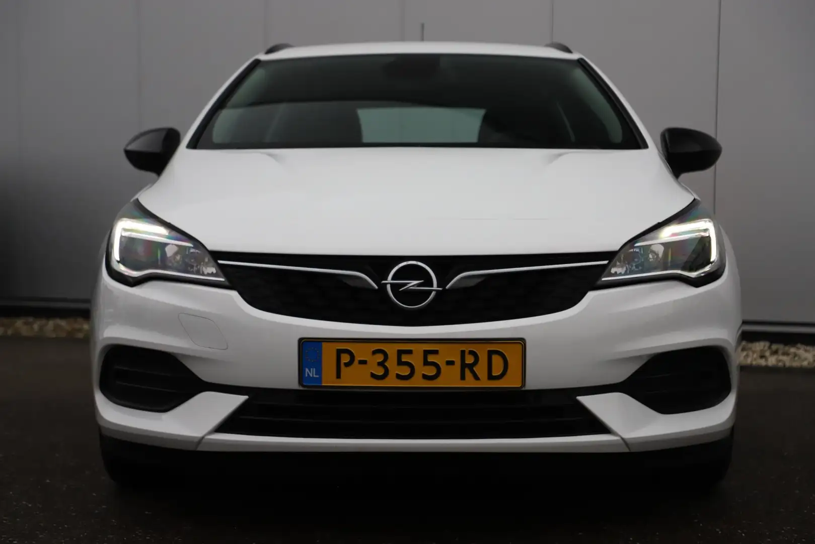 Opel Astra Sports Tourer 1.2 Edition 110PK Trekhaak Navigatie Weiß - 2