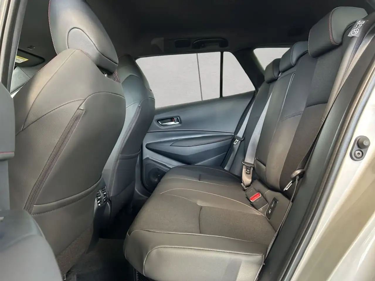 Toyota Corolla 2.0 Hybrid Touring Sports GR Sport 14