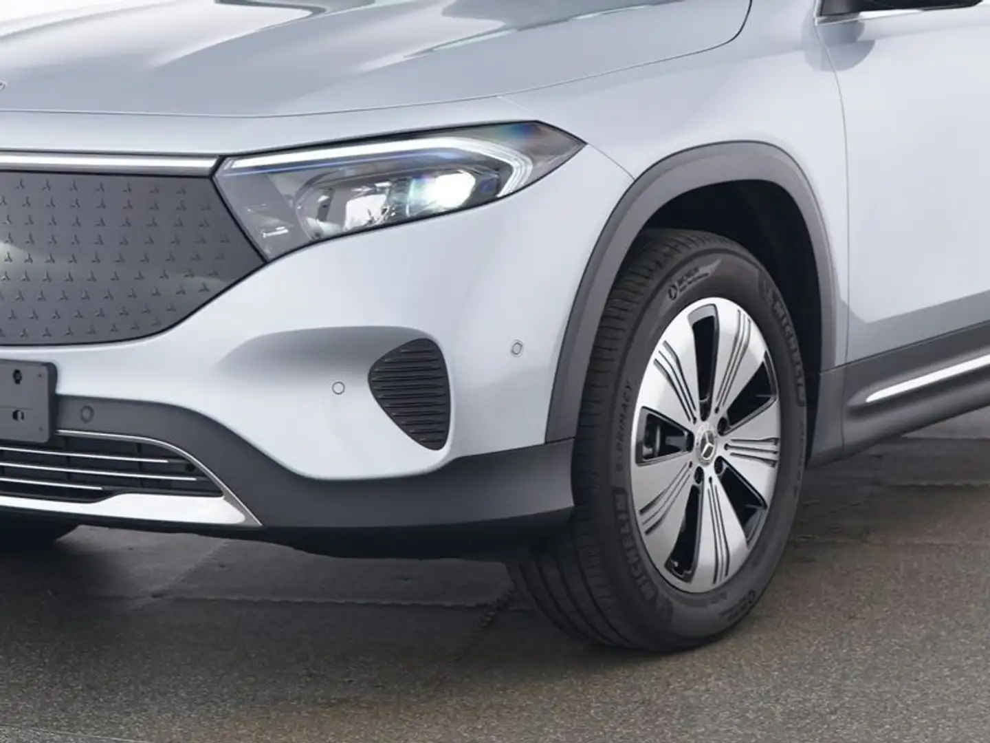 Mercedes-Benz EQB 300 4M Progressive-Advanced/Fahrassi/AHK/LED Silber - 2