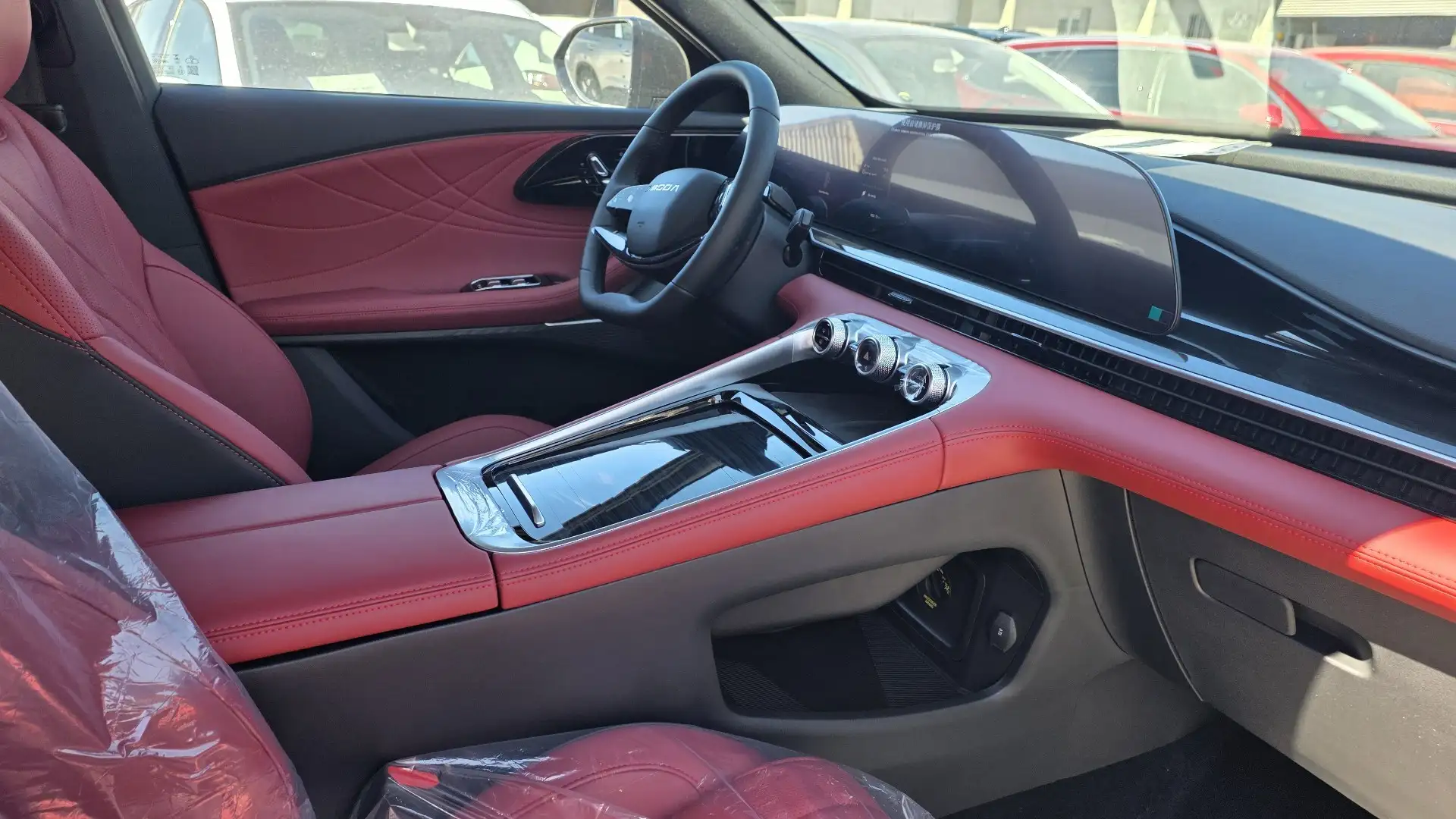 Omoda 9 interior piel roja exclusivo - 2