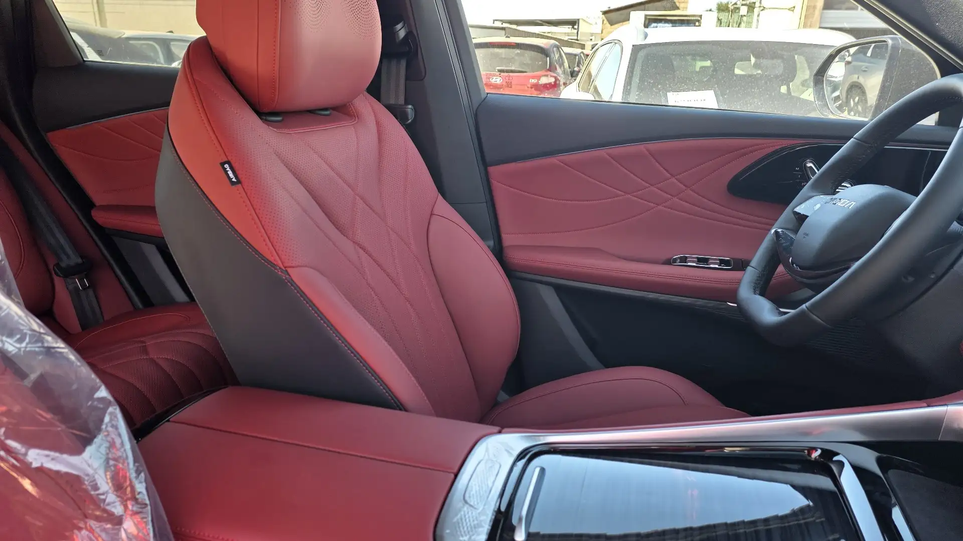 Omoda 9 interior piel roja exclusivo - 1