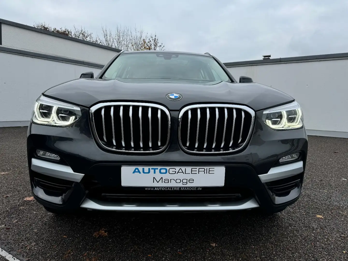 BMW X3 xD 25 d Aut. xLine LED/AHK/PANO/NAVI+/HIFI Gris - 2