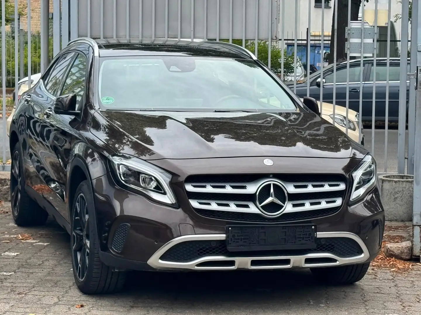 Mercedes-Benz GLA 250 URBAN/PanoD/360°Navi/LED/ Memory/Keyless Коричневый - 1