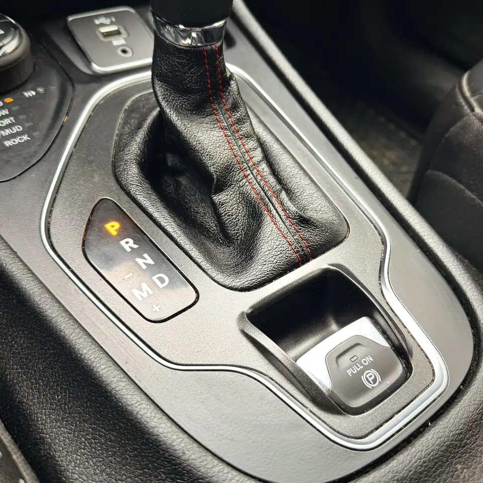 Jeep Cherokee снимка Jeep Cherokee