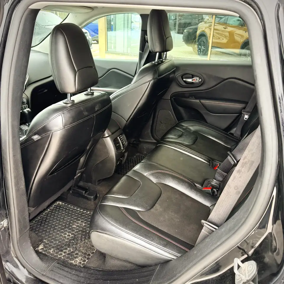 Jeep Cherokee снимка Jeep Cherokee