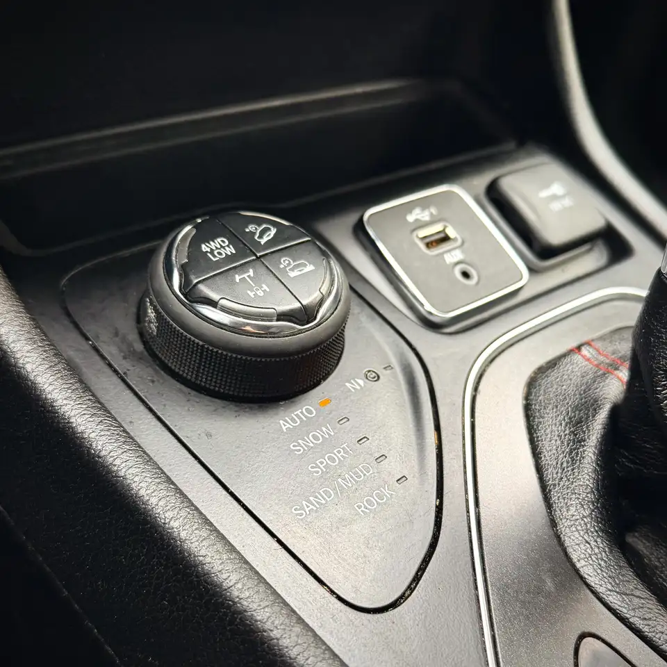 Jeep Cherokee снимка Jeep Cherokee