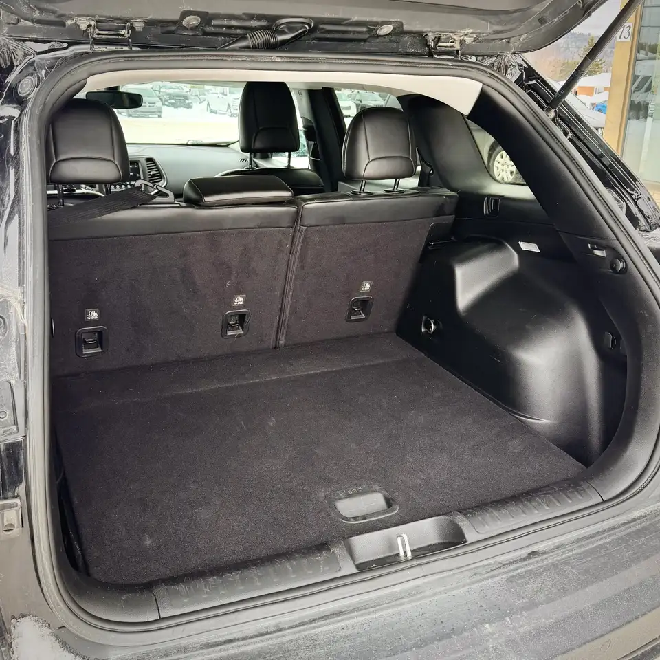 Jeep Cherokee снимка Jeep Cherokee