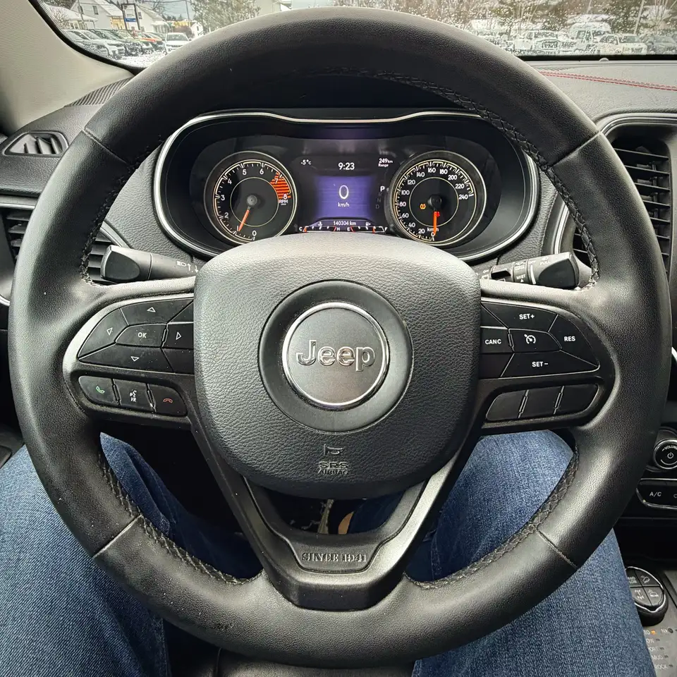 Jeep Cherokee снимка Jeep Cherokee