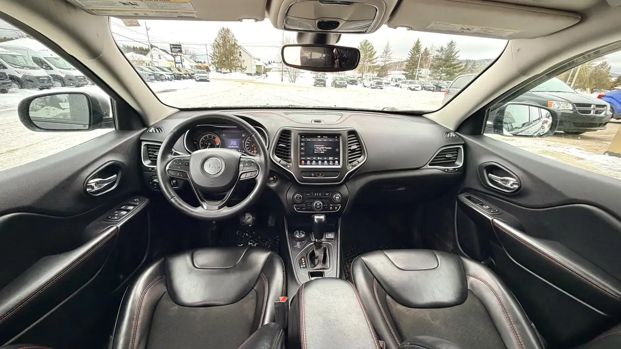 Jeep Cherokee снимка Jeep Cherokee