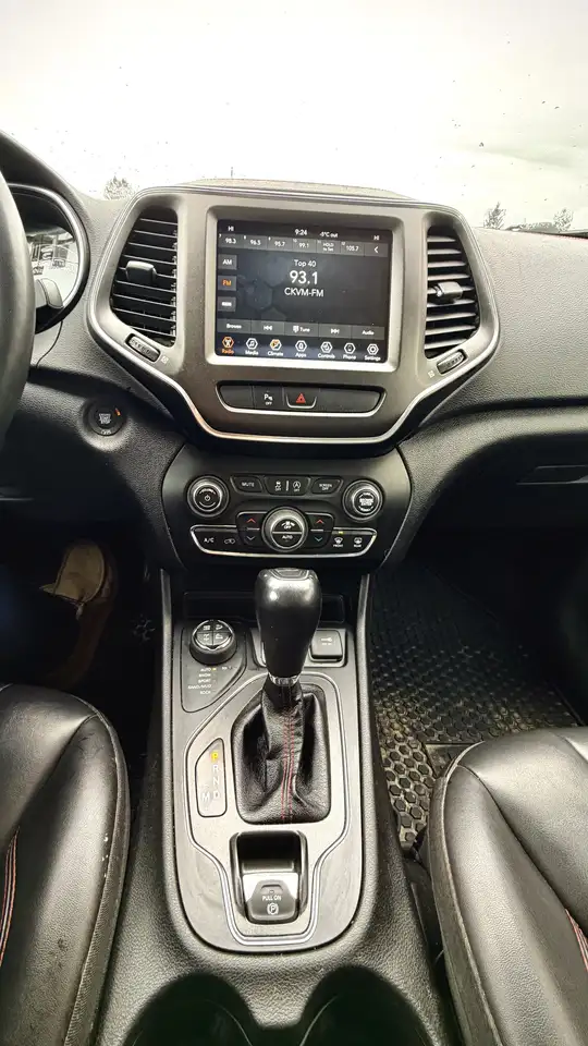 Jeep Cherokee снимка Jeep Cherokee