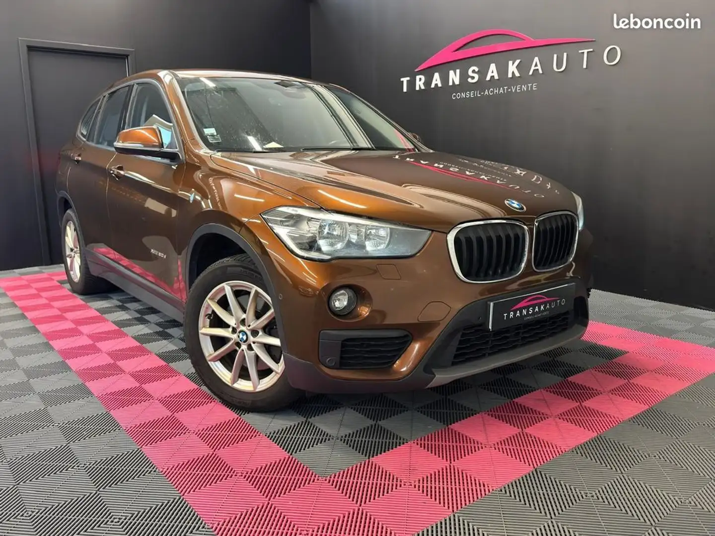 BMW X1 F48 xDrive 20d 190ch Lounge SECONDE MAIN SUIVI COM Or - 1