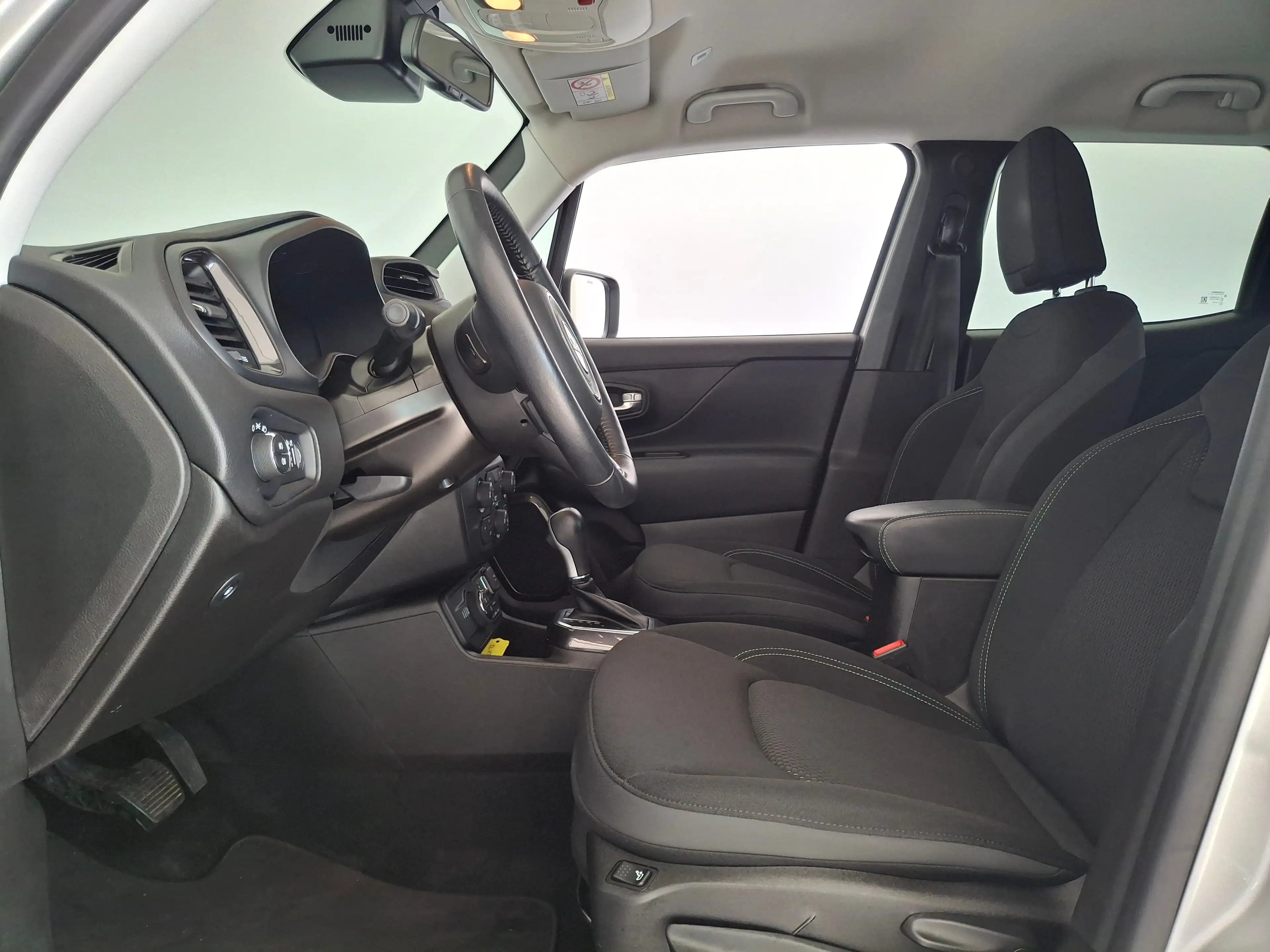 Jeep Renegade 4xe 190 Plug-in Hybrid Limited CARPLAY WINTERPACK — photo 3