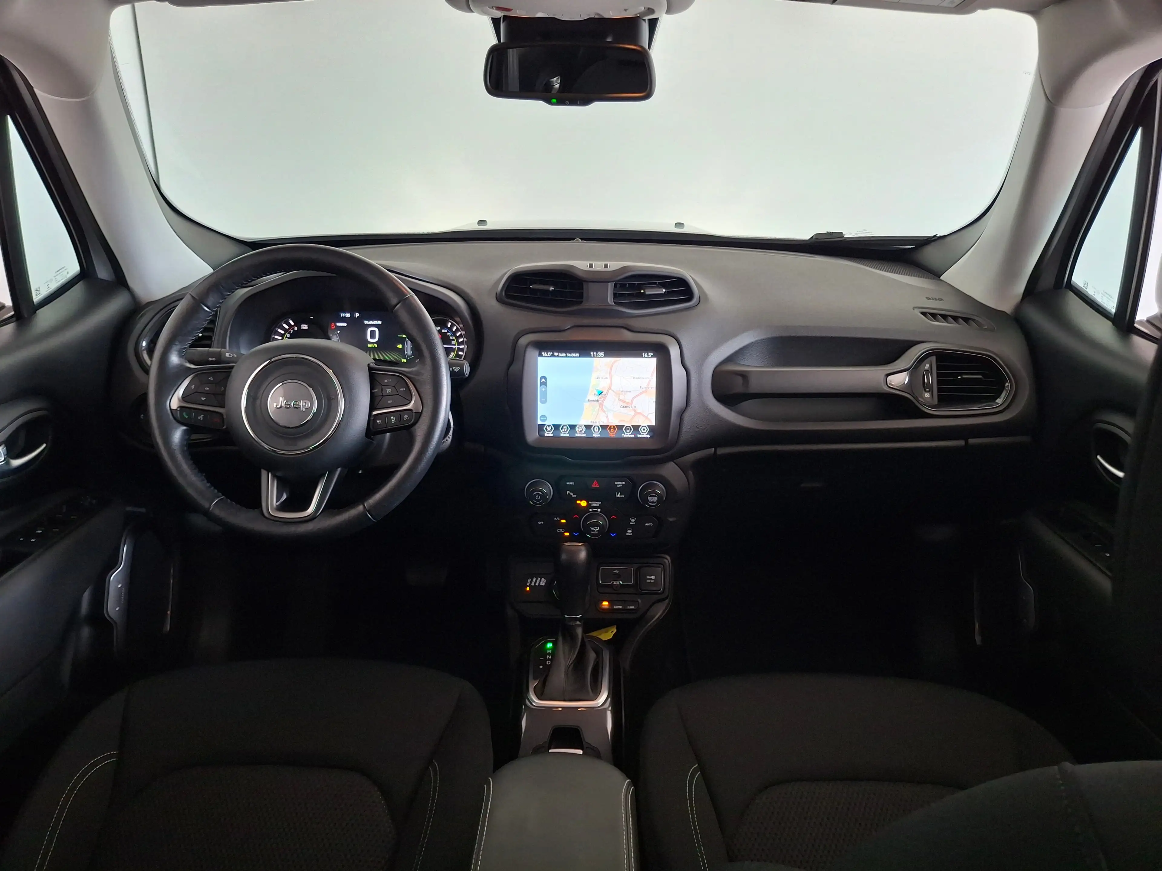Jeep Renegade 4xe 190 Plug-in Hybrid Limited CARPLAY WINTERPACK — photo 4