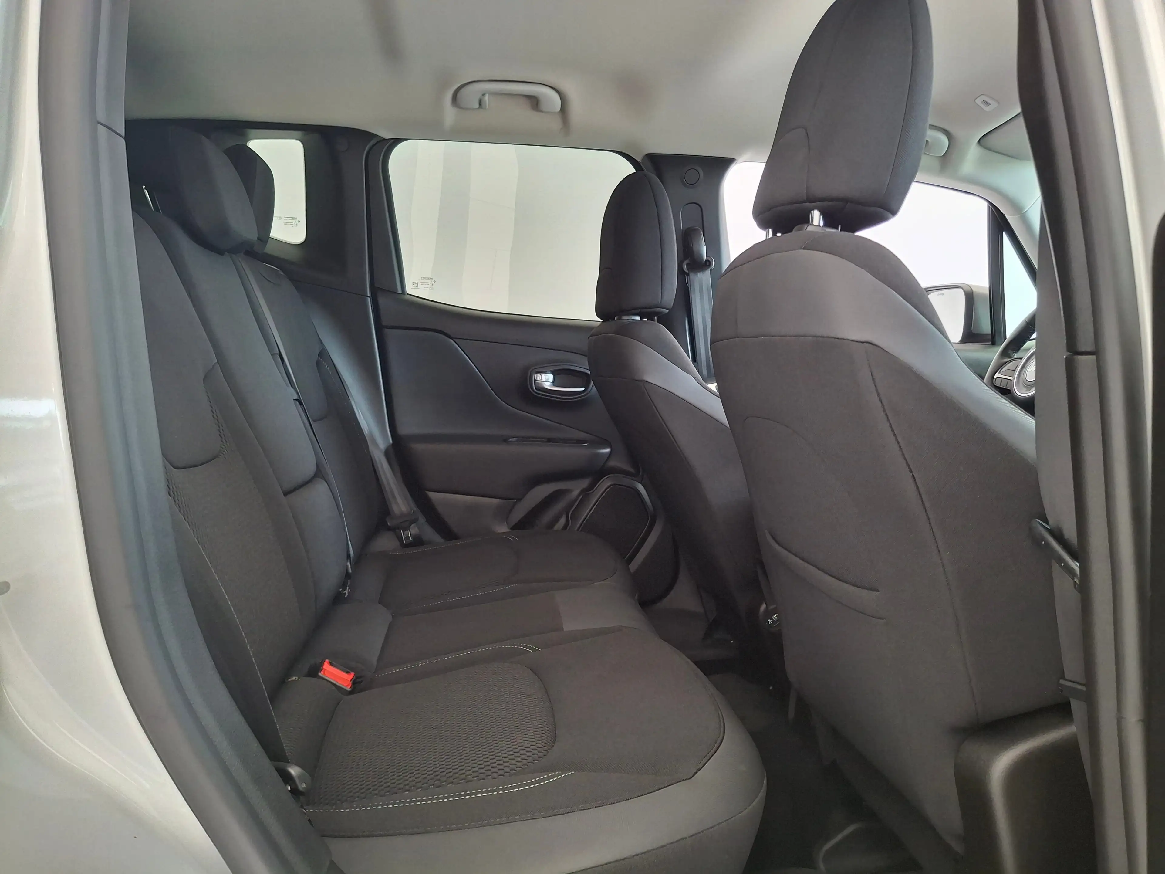 Jeep Renegade 4xe 190 Plug-in Hybrid Limited CARPLAY WINTERPACK — photo 7