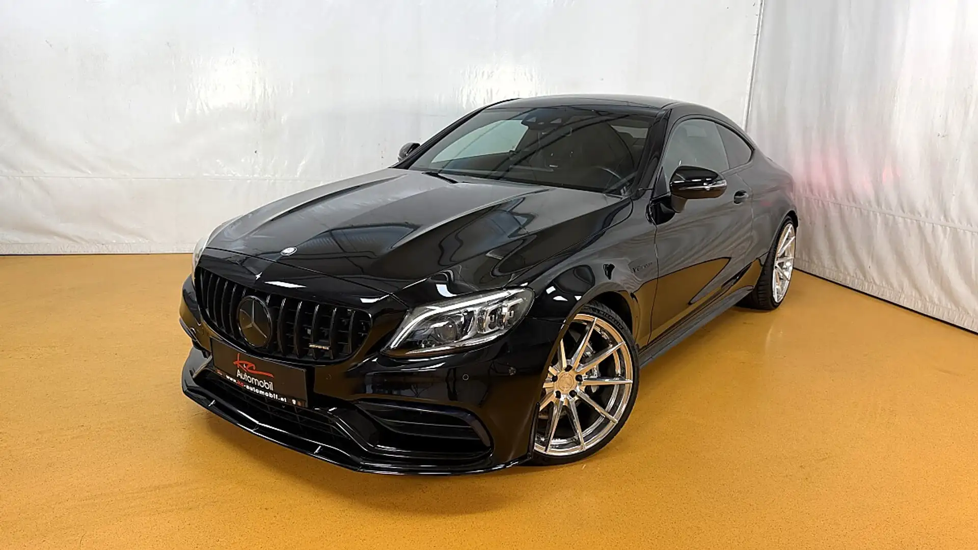 Mercedes-Benz C 63 AMG Coupe_Pano_Multibeam_ Schwarz - 1