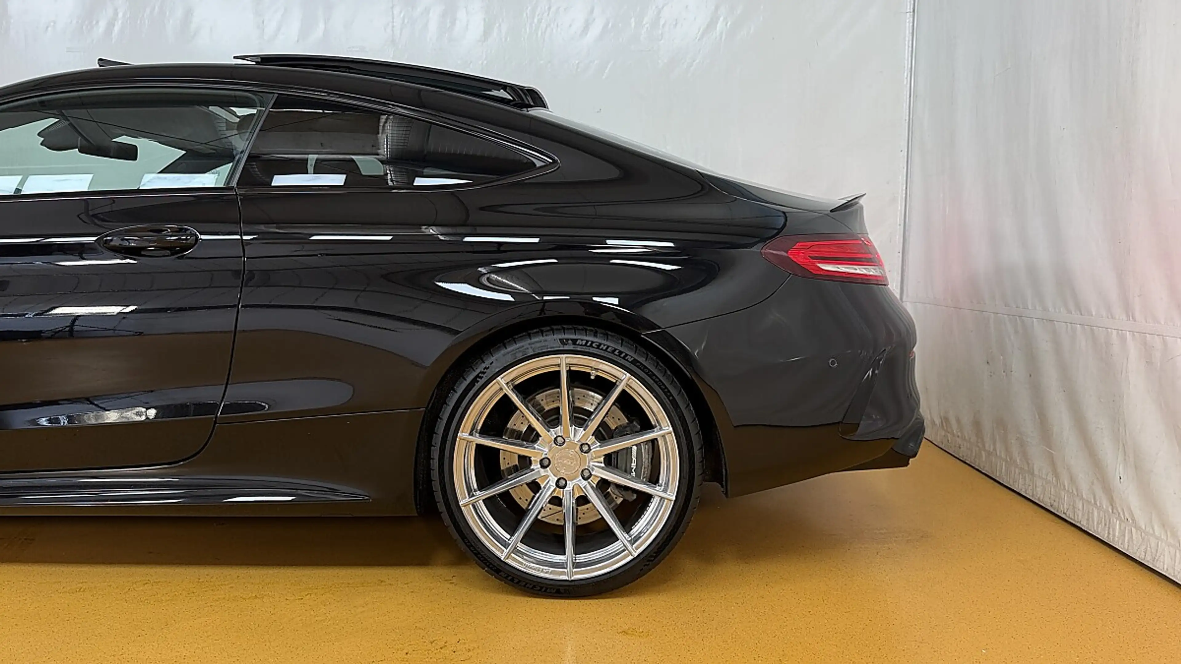 Mercedes-Benz C 63 AMG Coupe_Pano_Multibeam_ — photo 13
