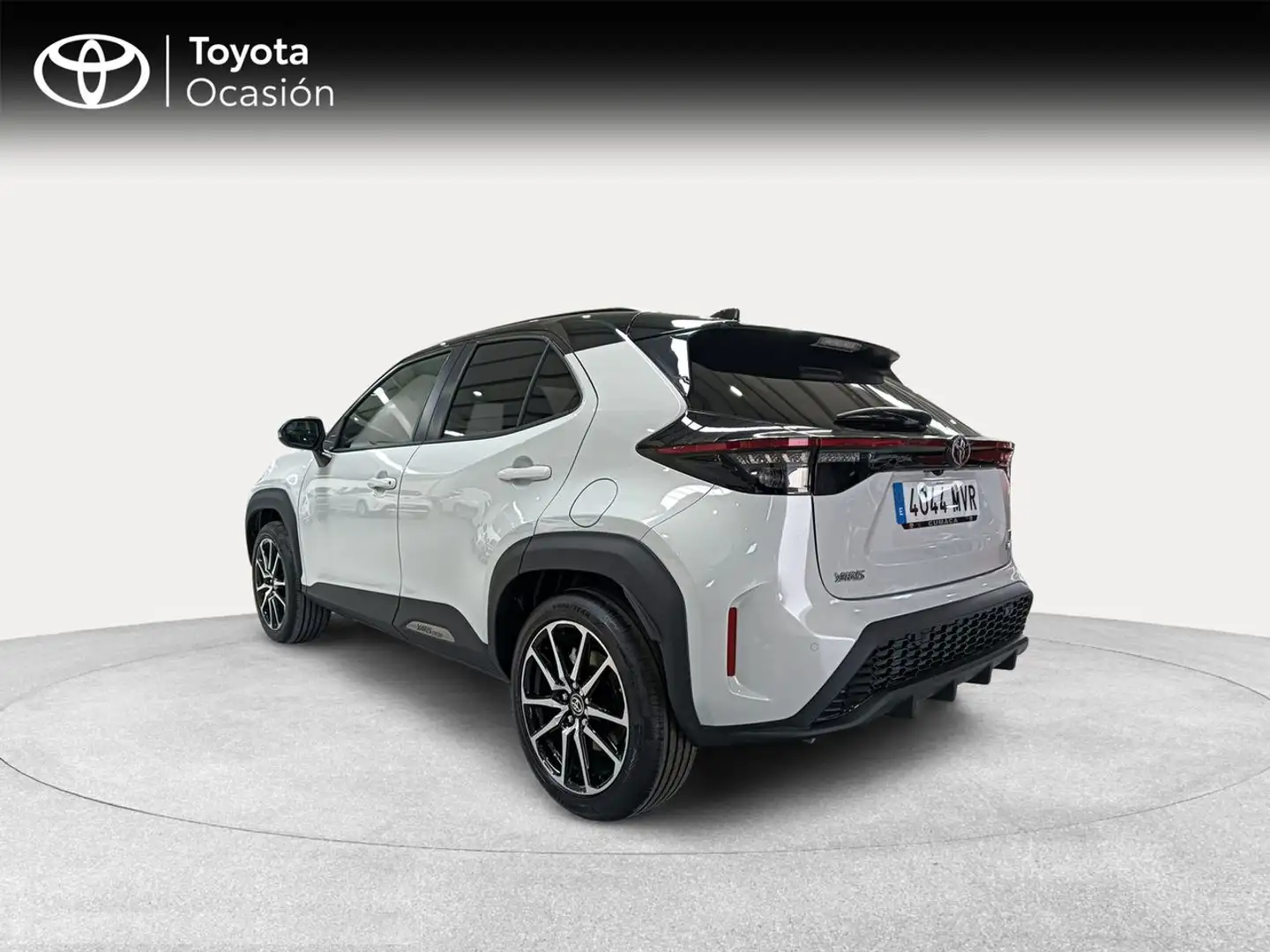 Toyota Yaris Cross 1.5 130H GR Sport Grijs - 2