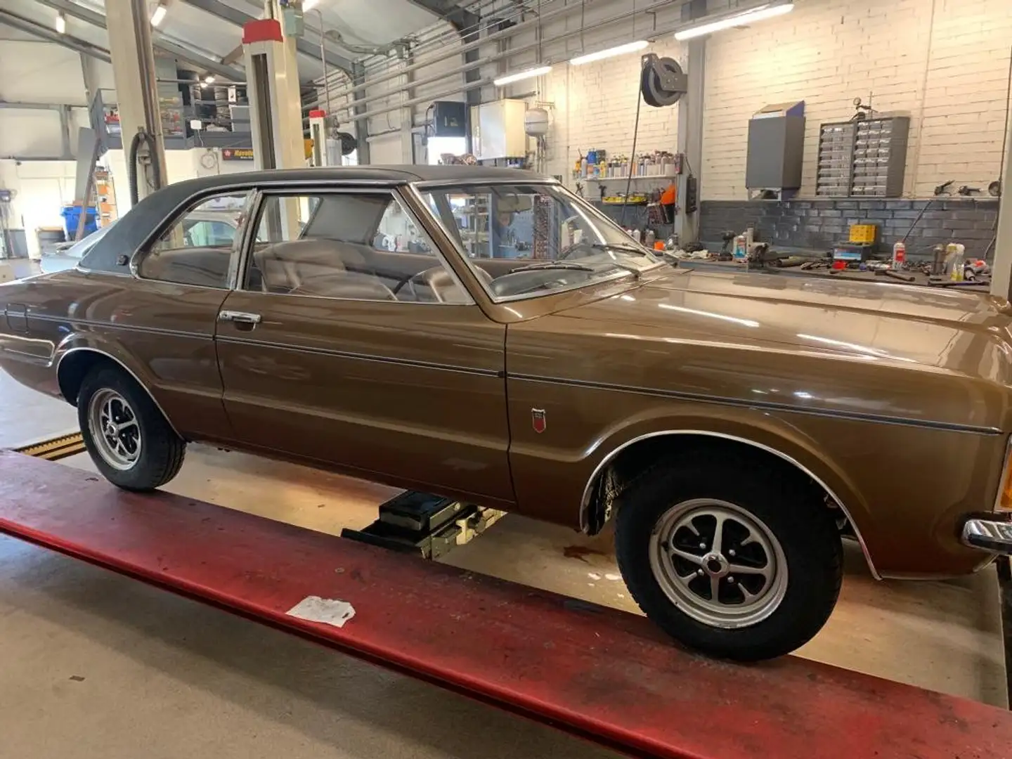 Ford Taunus GXL 1600 AUTOMATIC Brown - 2