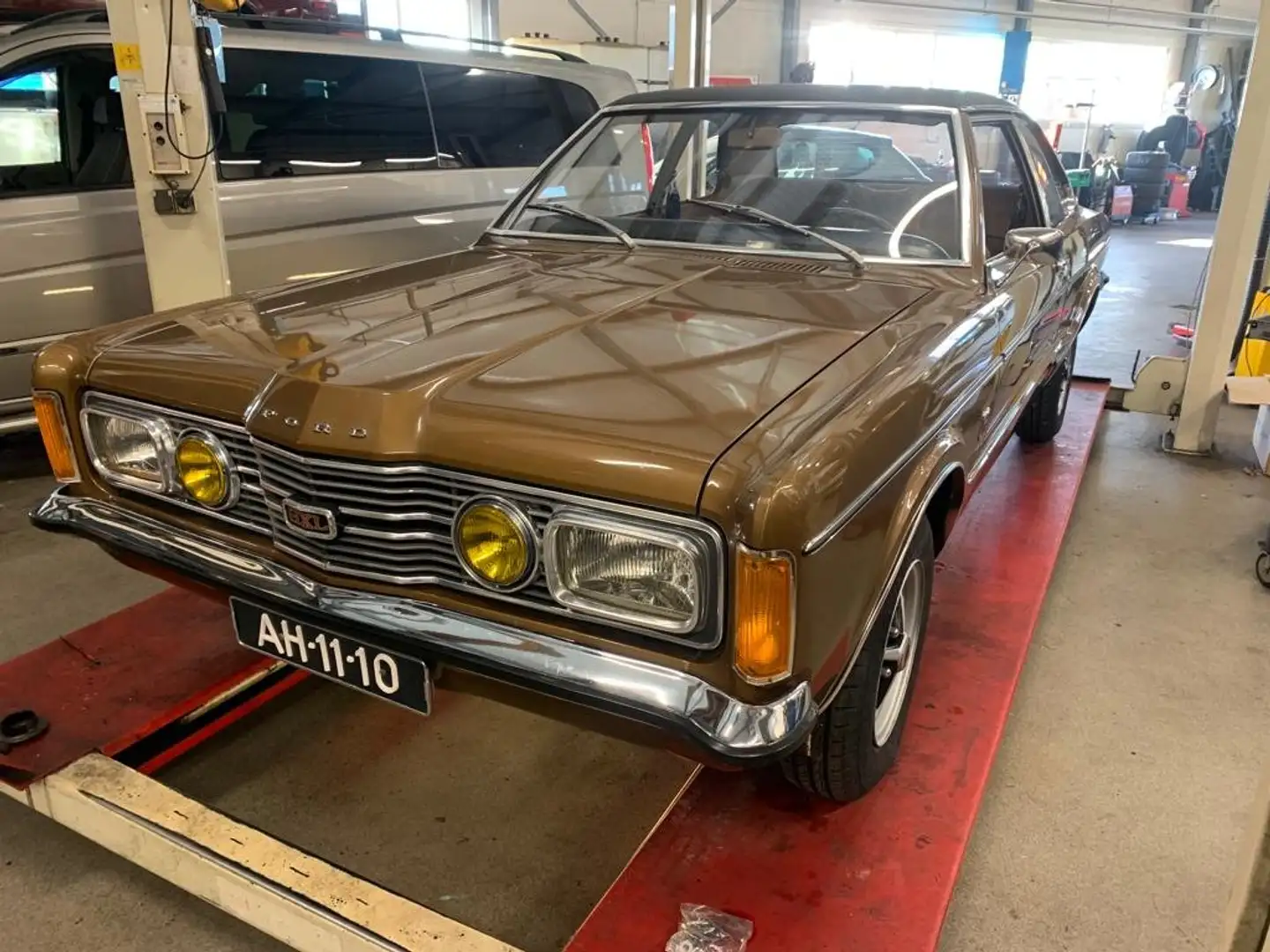 Ford Taunus GXL 1600 AUTOMATIC Brown - 1