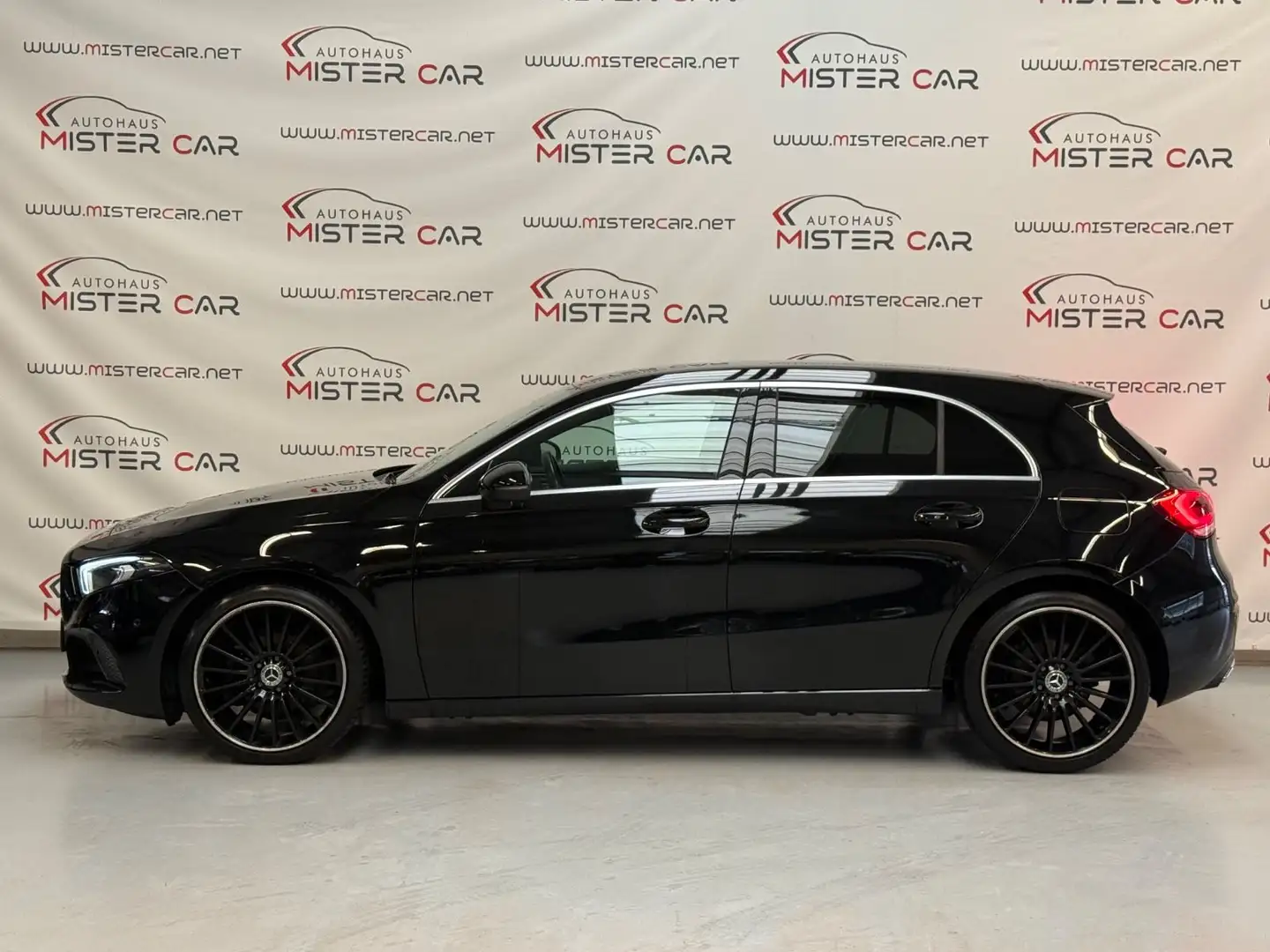 Mercedes-Benz A 180 AMG ALU/NAVI/LEDER/LED/PDC/SHZ/SPUR Noir - 2