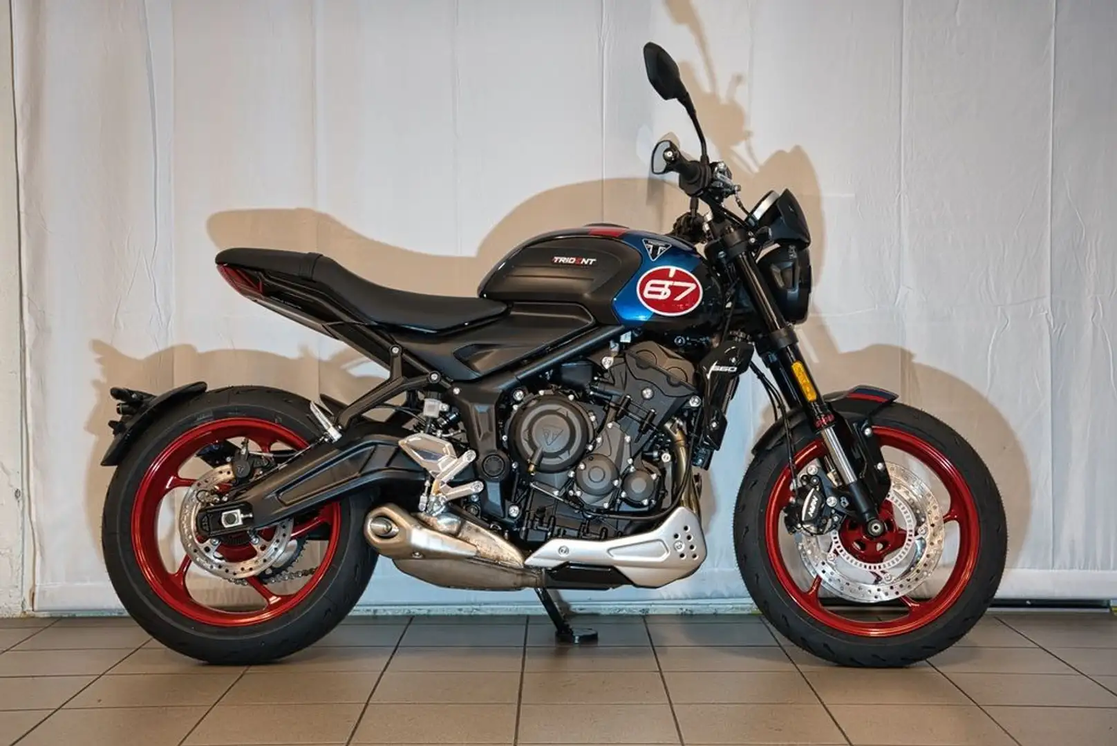 Triumph Trident 660 TRIPLE TRIBUTE Negro - 2