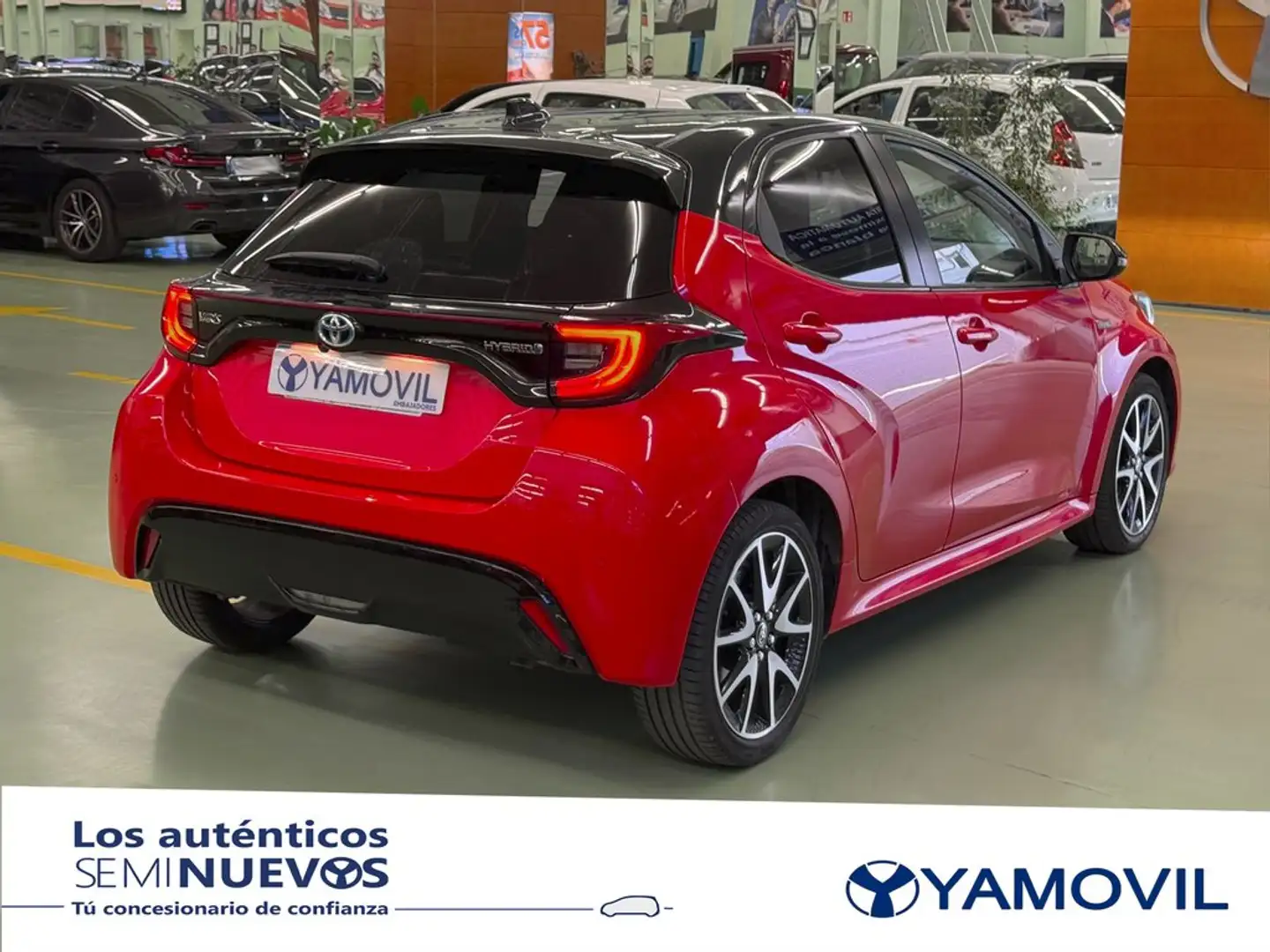 Toyota Yaris 120H 1.5 Style Rojo - 2