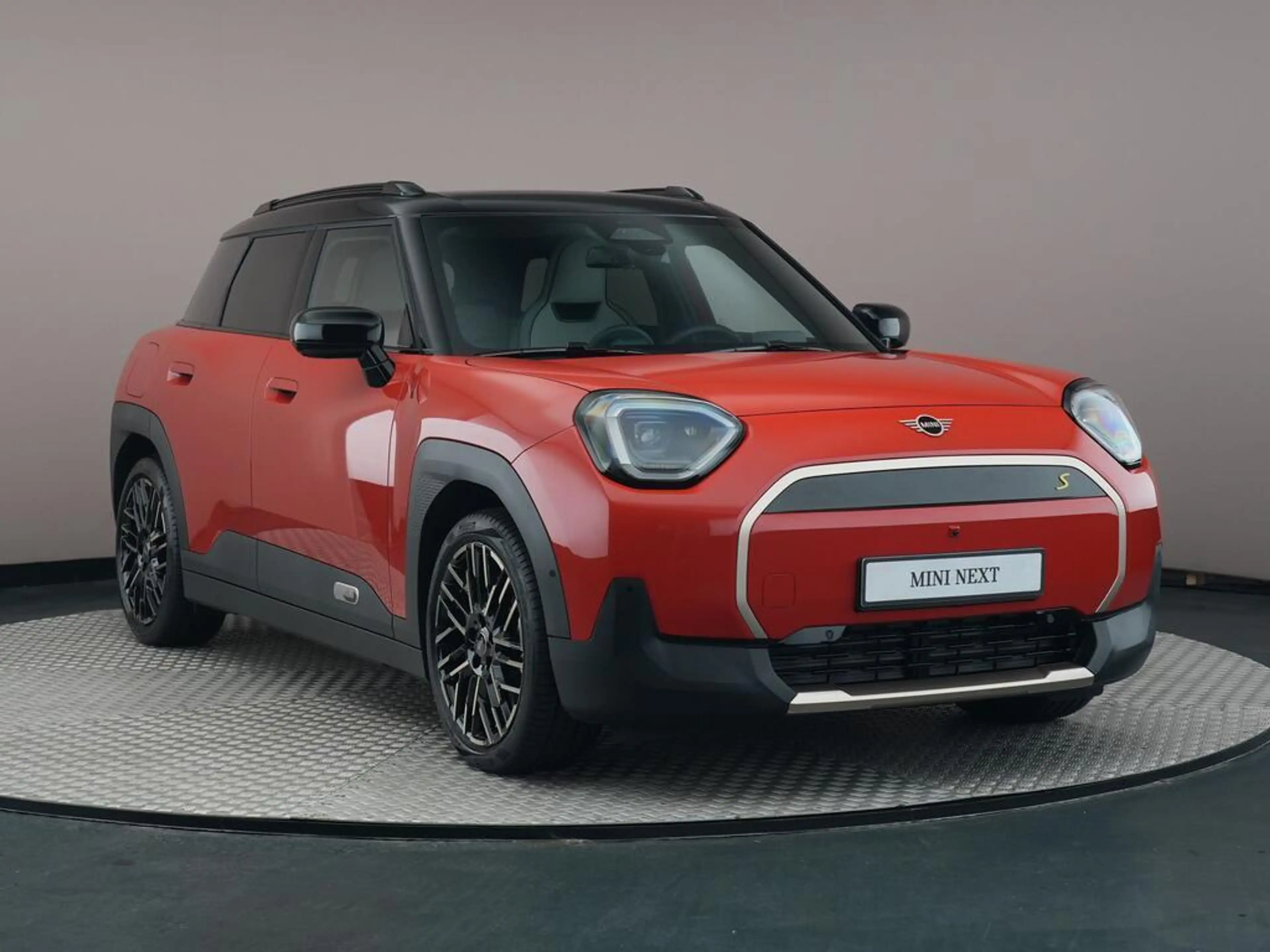 MINI Aceman SE Favoured L 54.2 kWh — photo 3