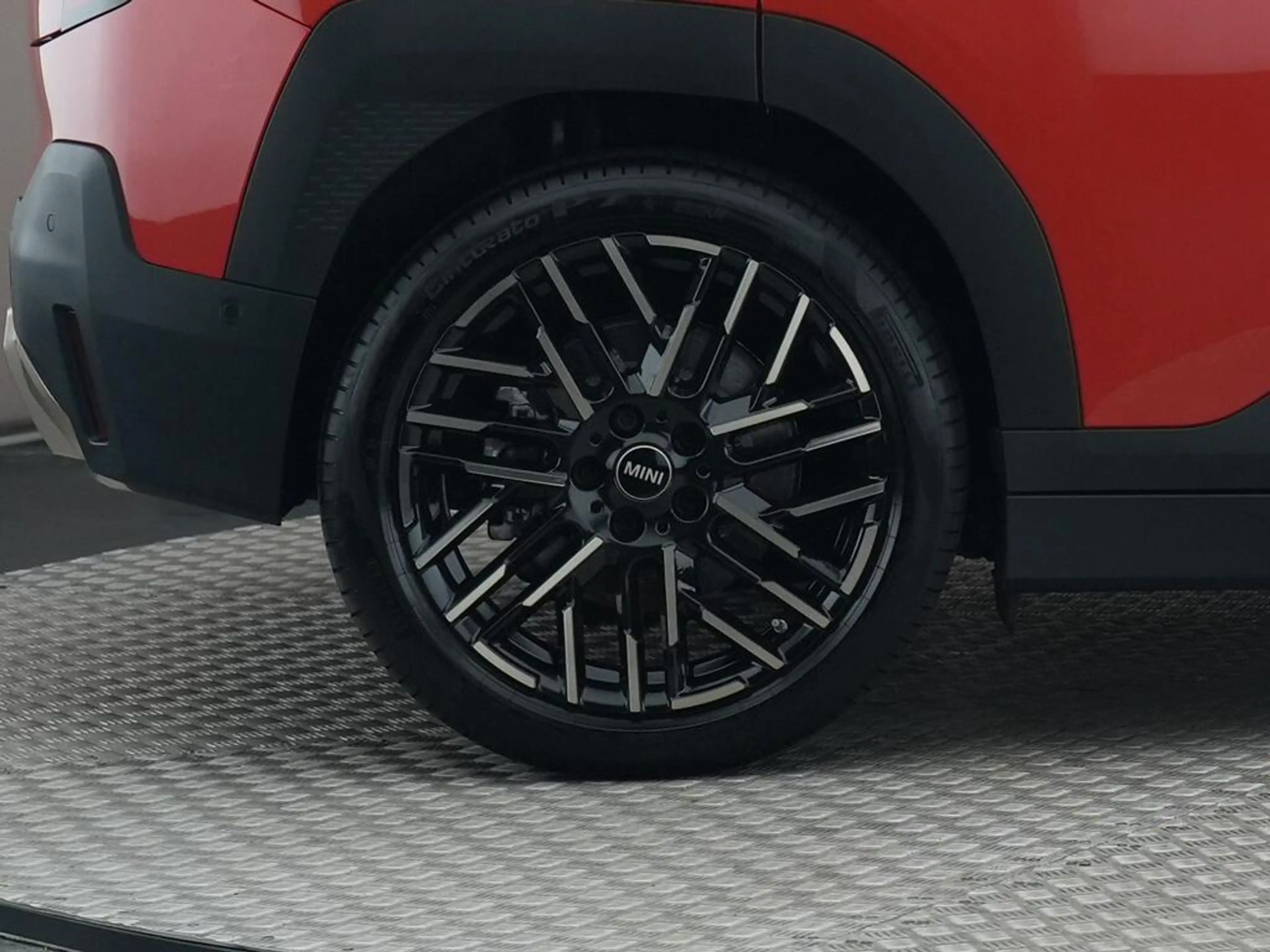 MINI Aceman SE Favoured L 54.2 kWh — photo 15