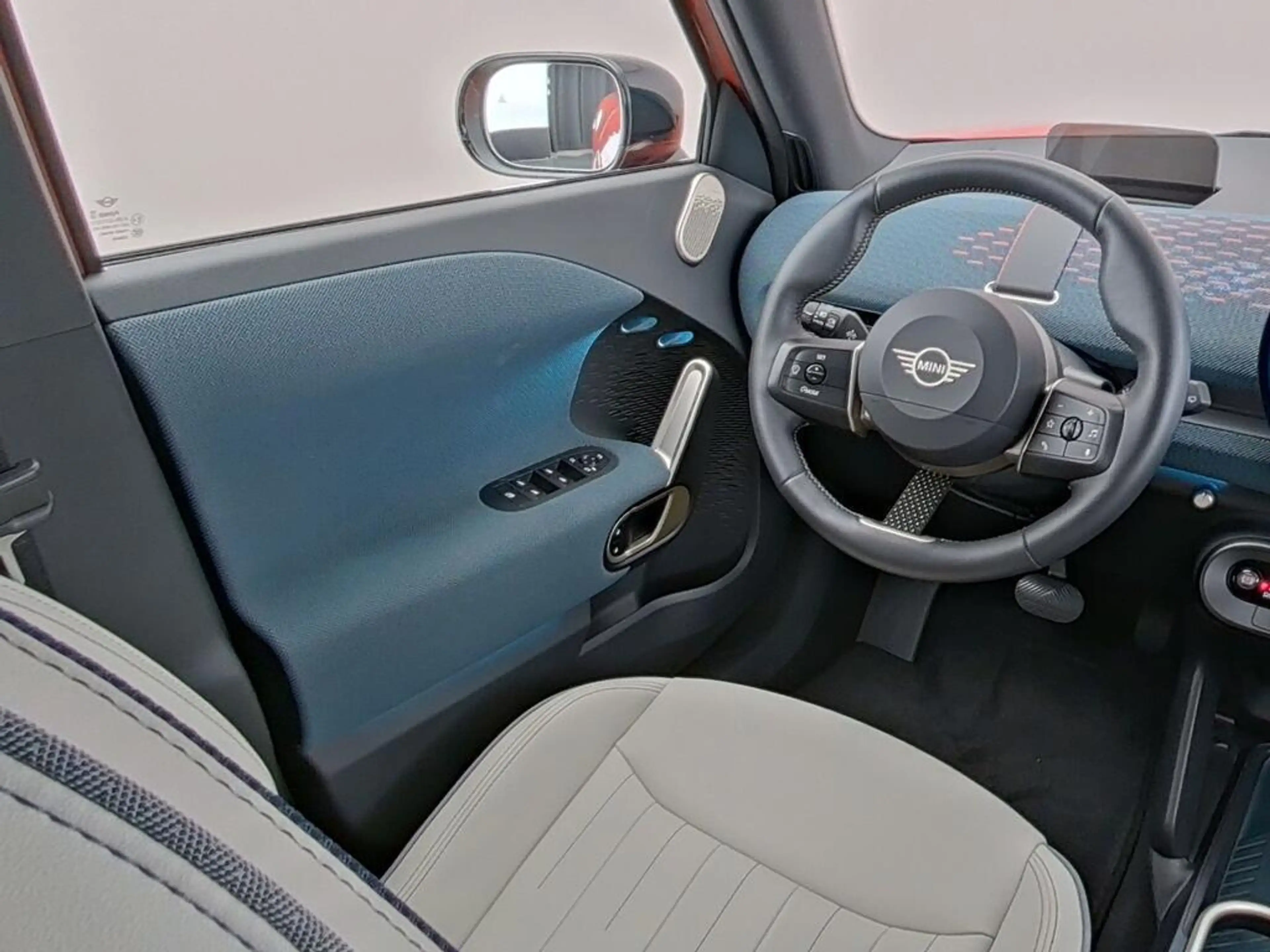 MINI Aceman SE Favoured L 54.2 kWh — photo 4