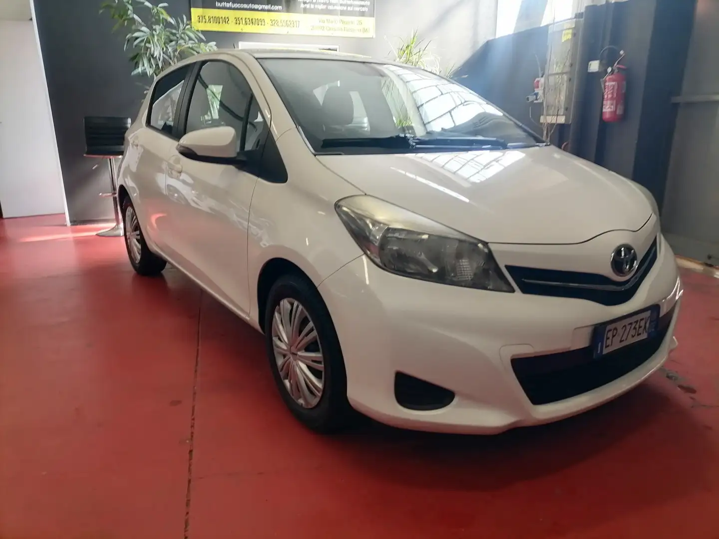 Toyota Yaris Yaris III 2011 3p 1.0 Lounge Blanco - 1