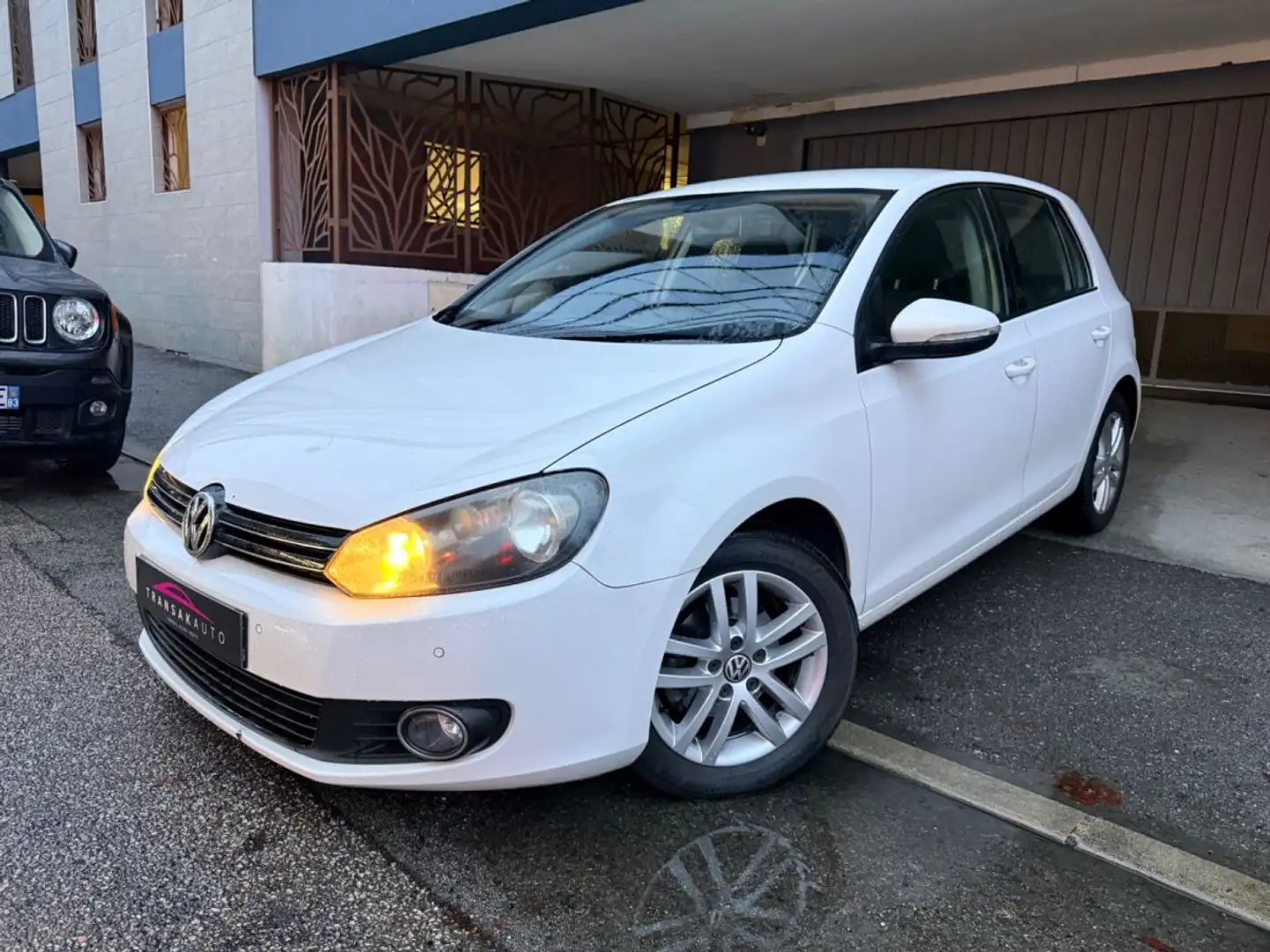 Volkswagen Golf VI - 1.6 L TDI 105 CV FAP CR BlueMotion Confortline Weiß - 1