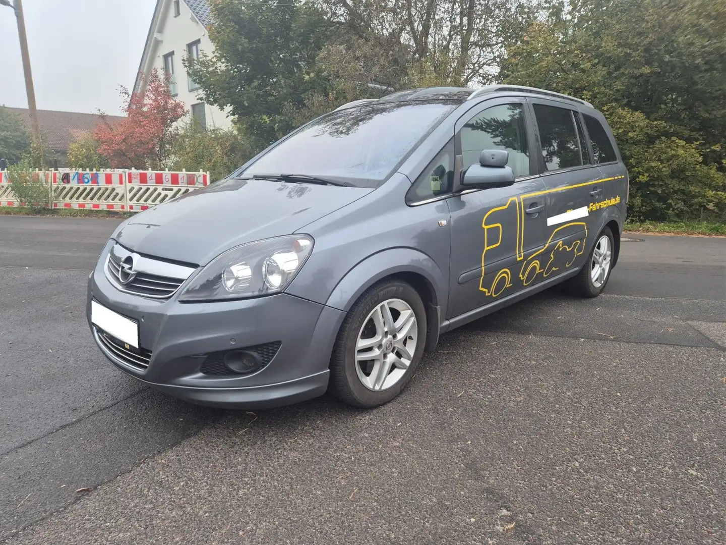 Opel Zafira B Cosmo, AUTOMATIK, NAVI, TEILLEDER, PDC Grau - 1