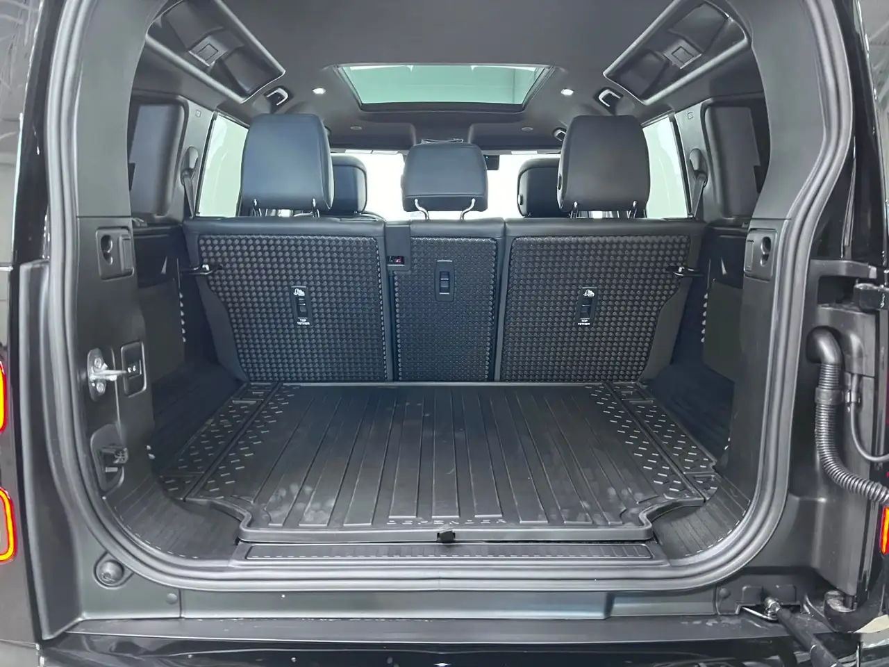 Land Rover Defender снимка Land Rover Defender