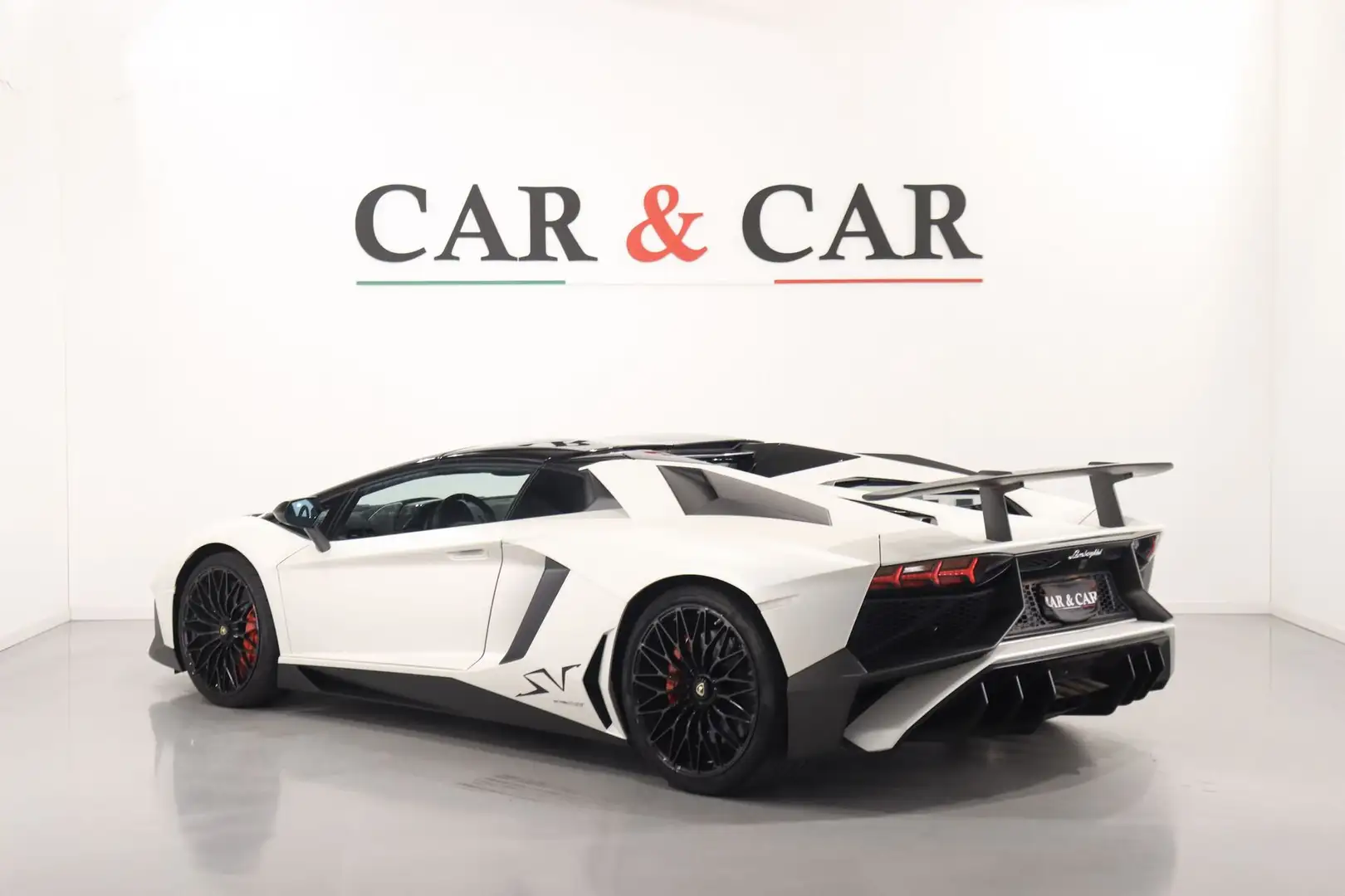 Lamborghini Aventador LP750-4 SV Roadster 6.5 V12 -  1 of 500 Bianco - 2