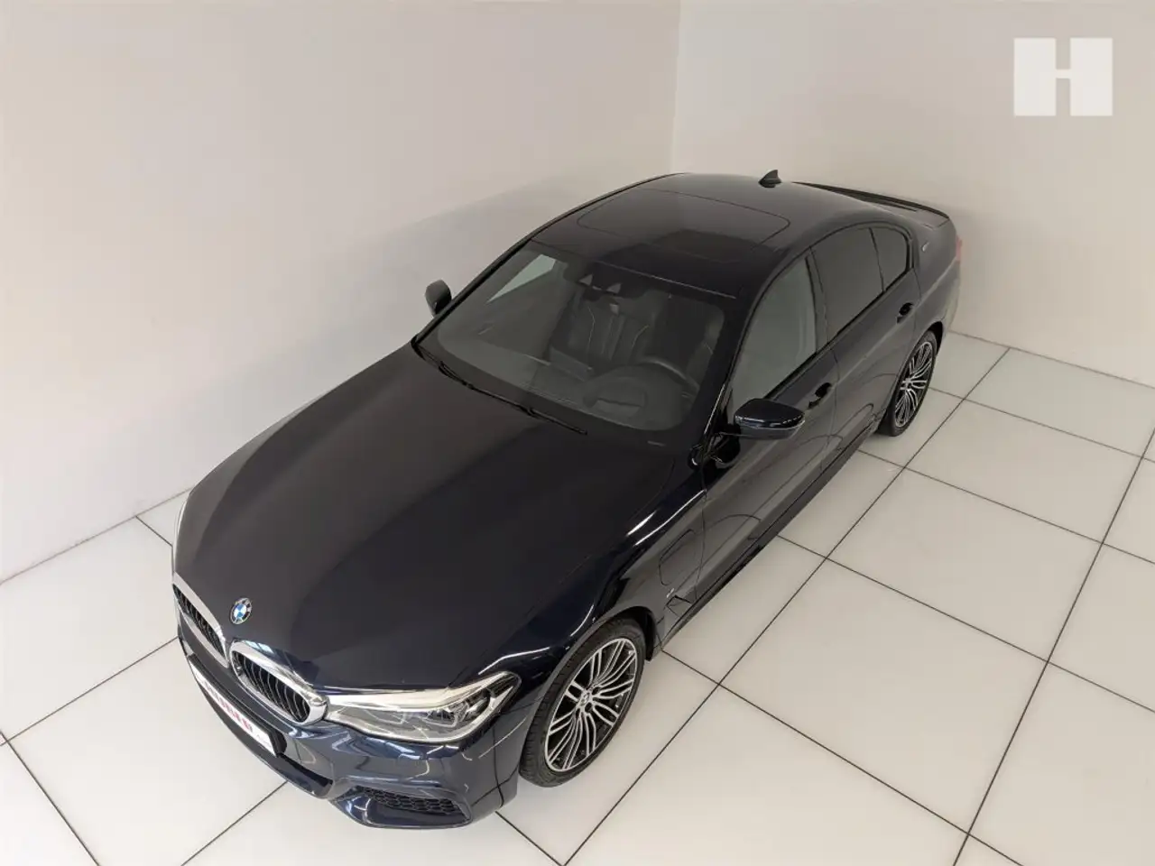 2019 BMW 530 e, photograph 2
