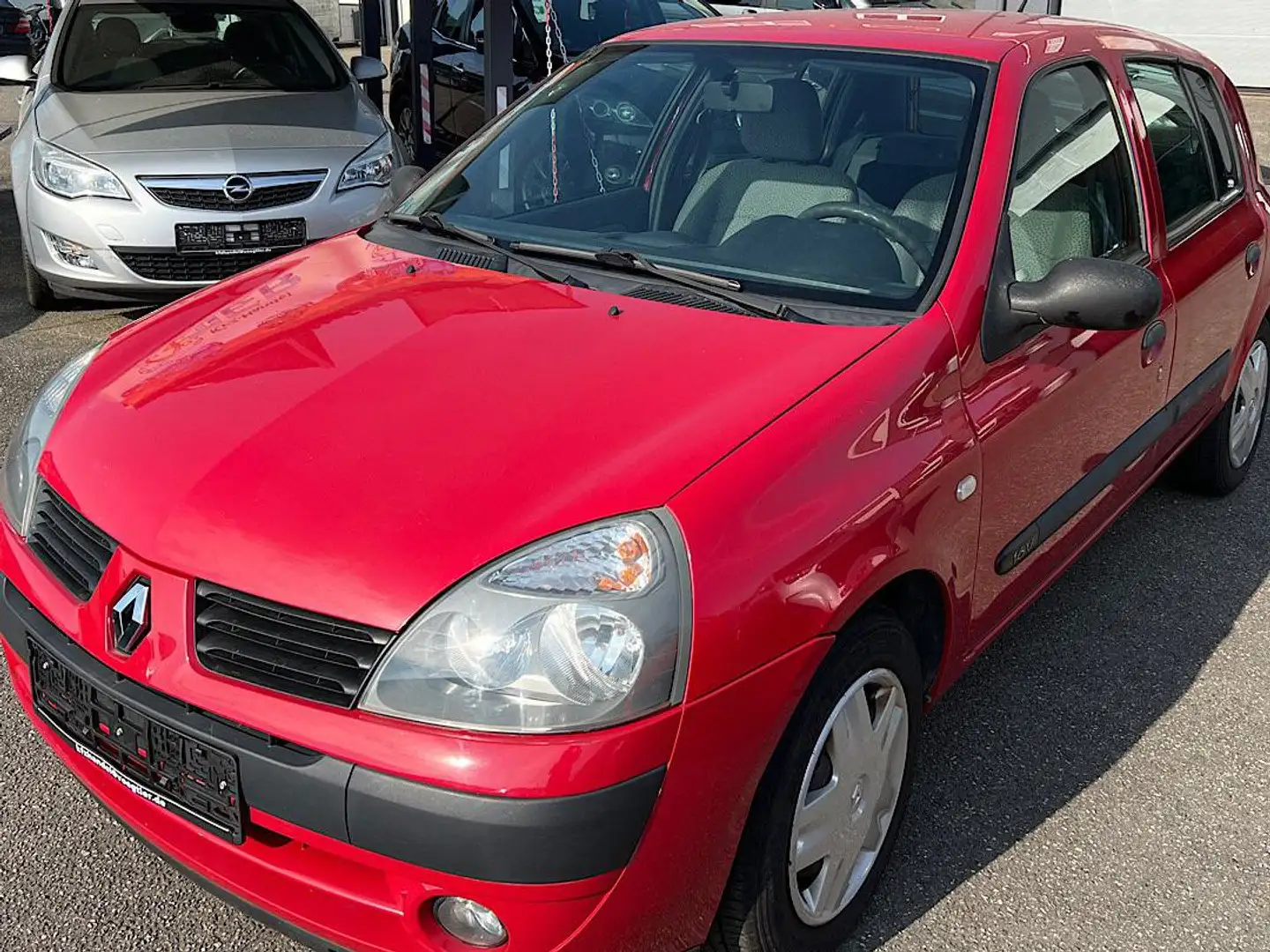 Renault Clio 1.2 16V Authentique Rood - 1