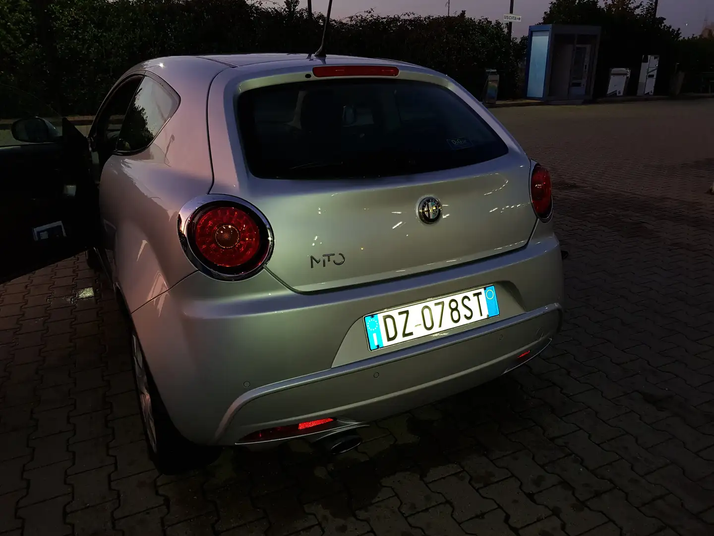 Alfa Romeo MiTo MiTo 1.4 tb m.air Distinctive 135cv Silber - 2