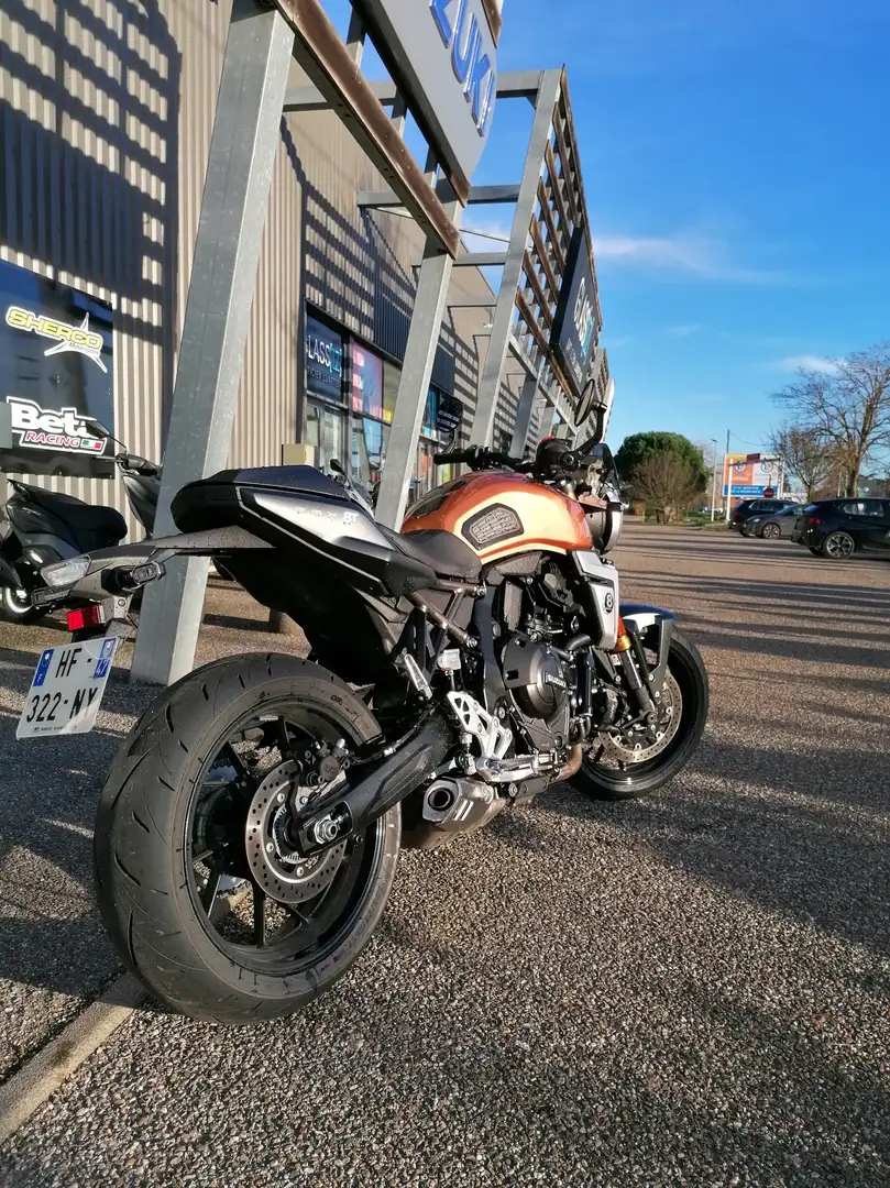 Suzuki GSX-8T Naranja - 2