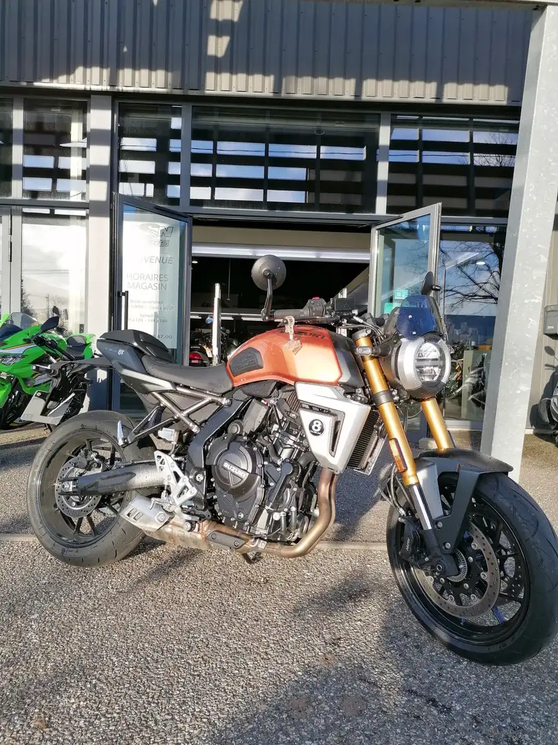 Suzuki GSX-8T Naranja - 1