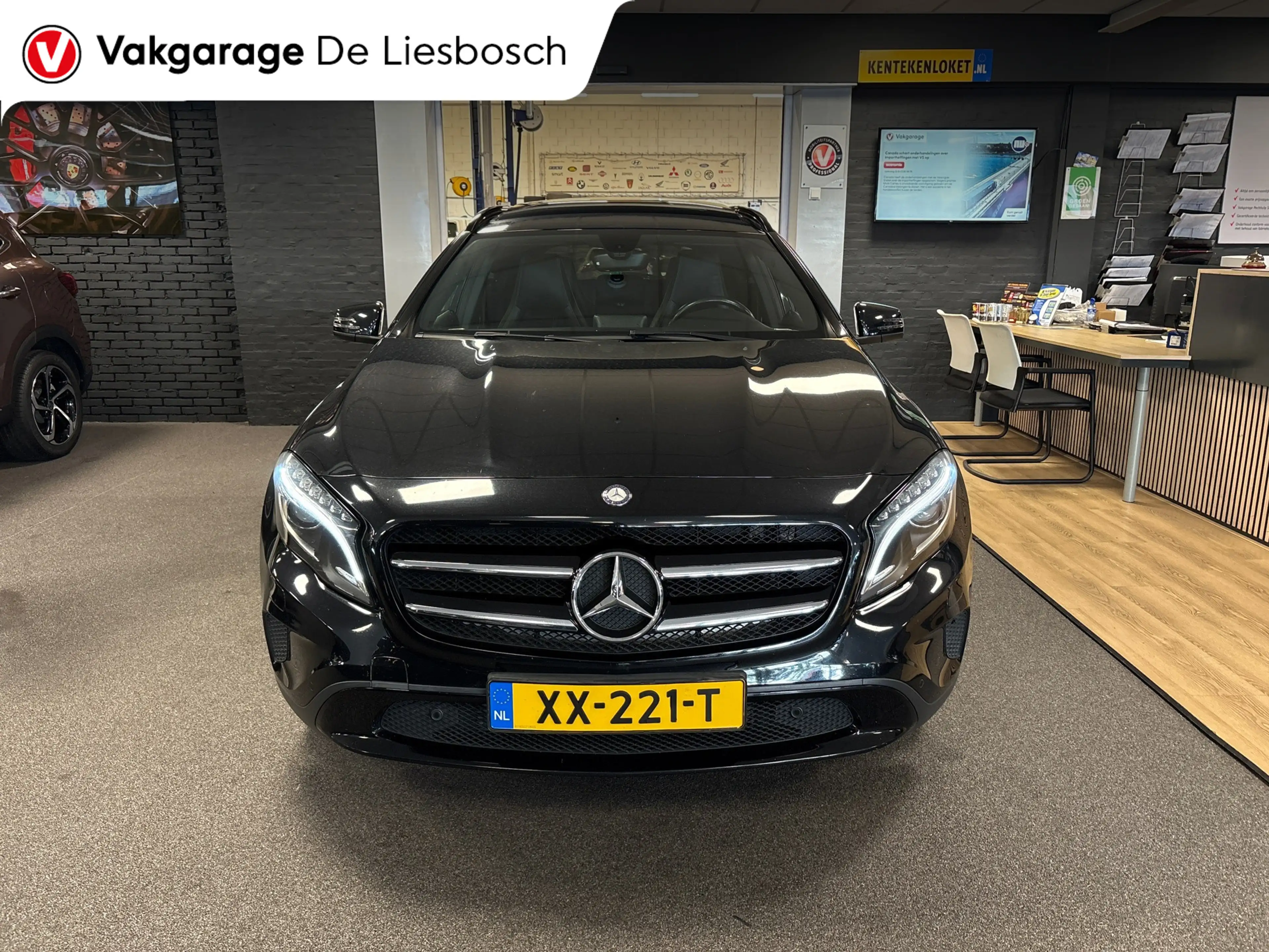 Mercedes-Benz GLA 200 Edition 1/pano/night pakket/navi/pdc/led/cruisec/a — photo 2