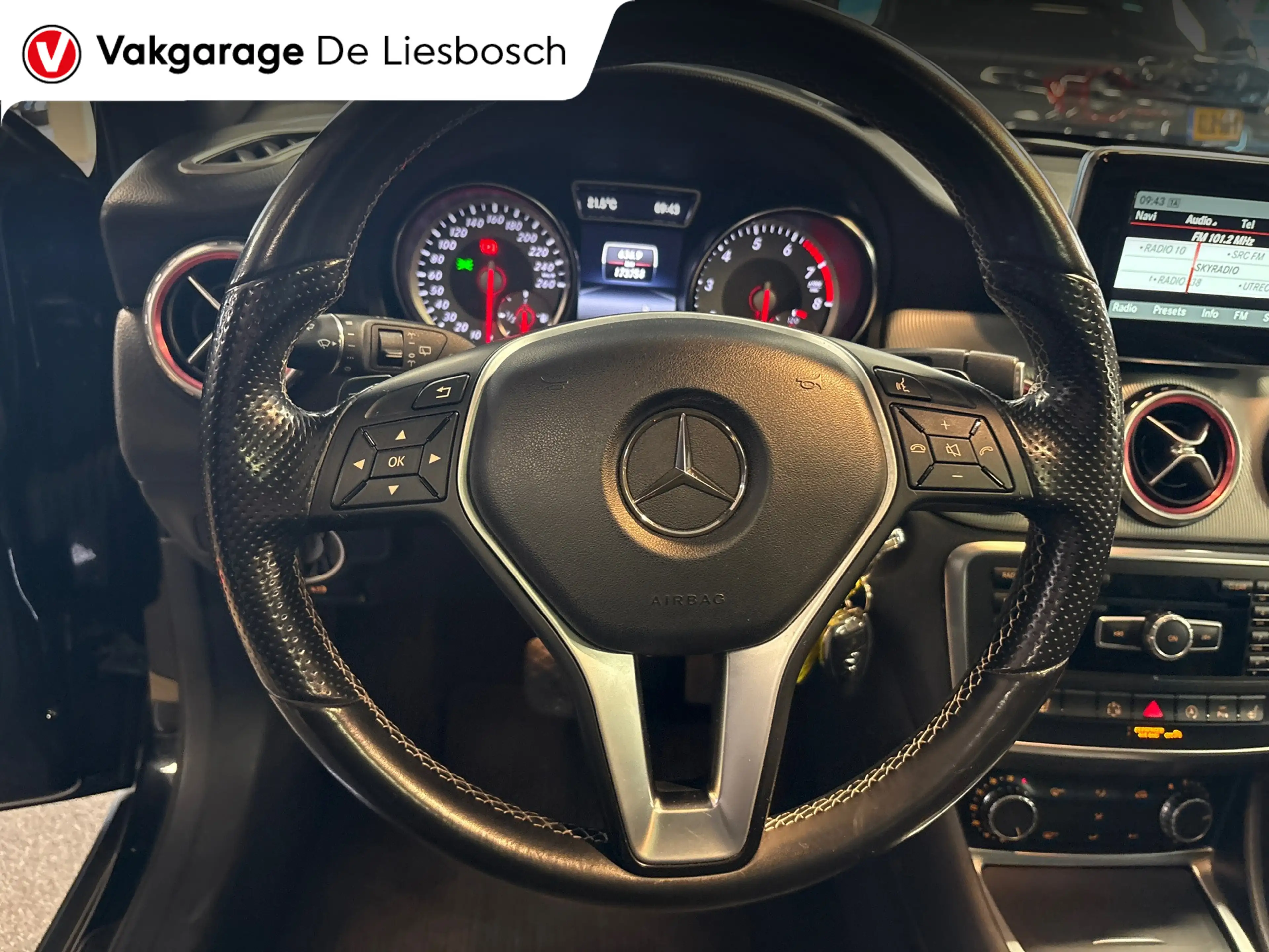 Mercedes-Benz GLA 200 Edition 1/pano/night pakket/navi/pdc/led/cruisec/a — photo 15